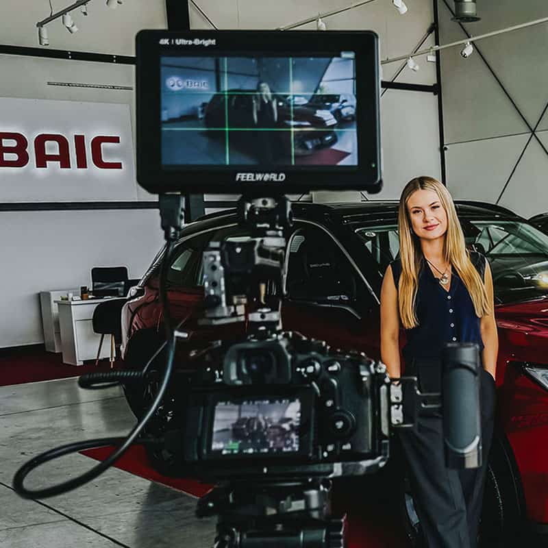 BAIC Beijing 5 przed salonem — film reklamowy dla dealera samochodowego